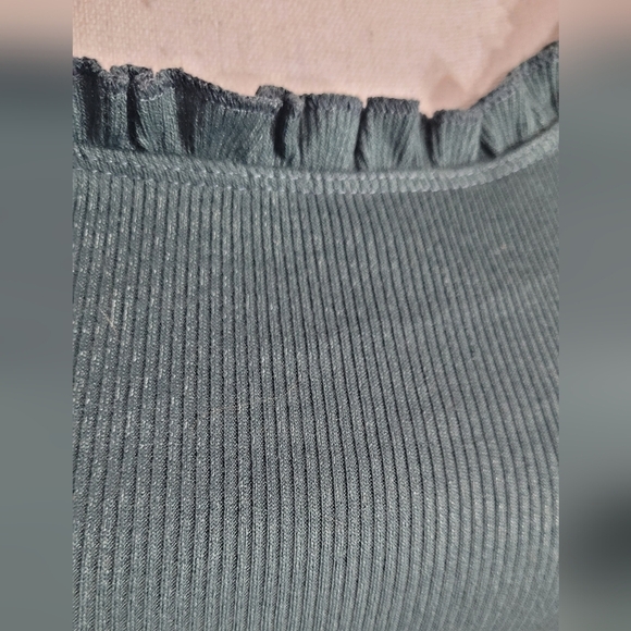 Mod On Trend Off the Shoulder Ruffled Ribbed Bodysuit Medium - Picture 3 of 7